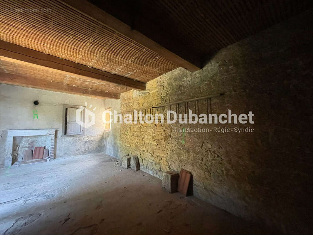 Maison à SAINT-DENIS-DE-CABANNE