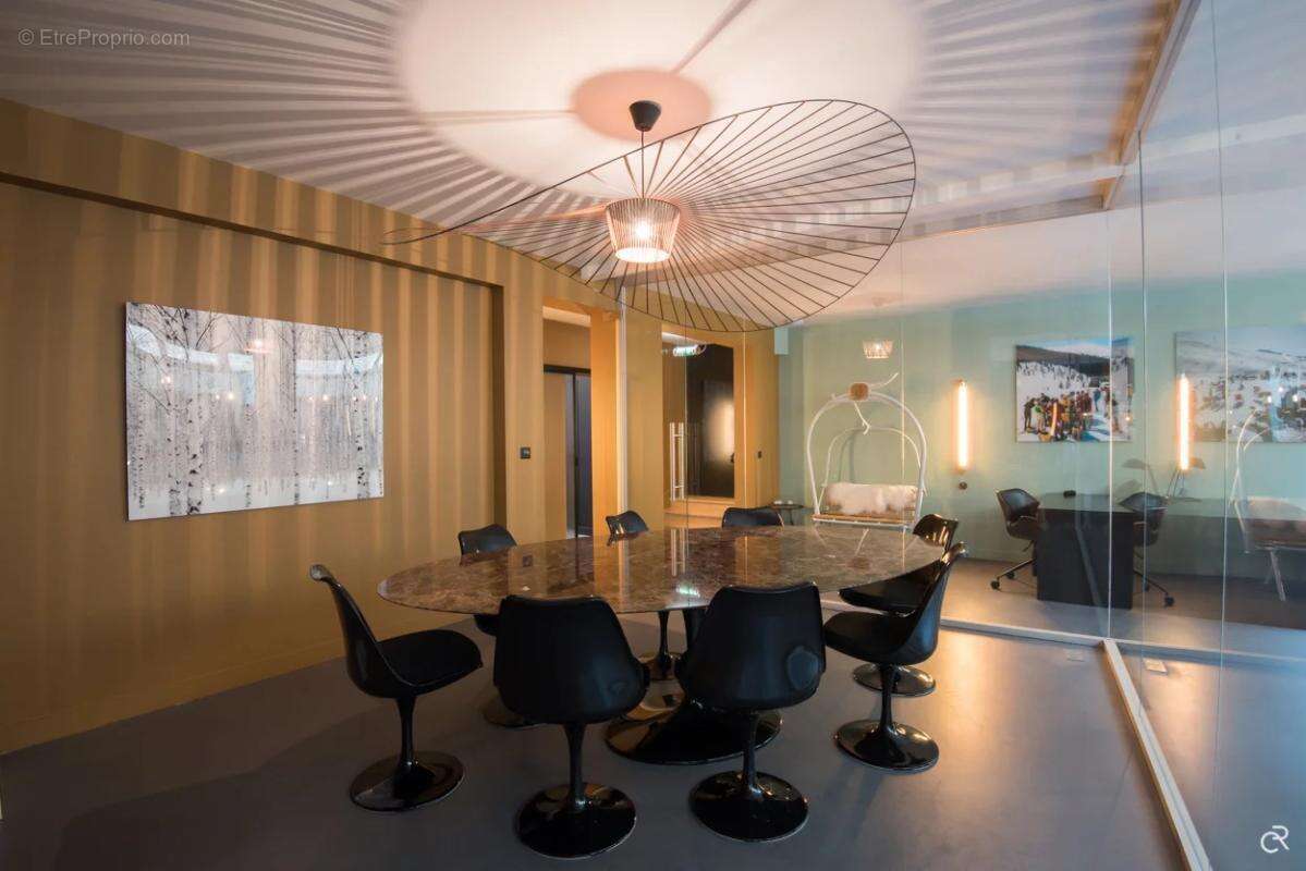 Très beau LOFT à vendre développant 265 m², fonctionnel, Clé en main entièrement rénové par architecte . Possibilité de location - photo 6