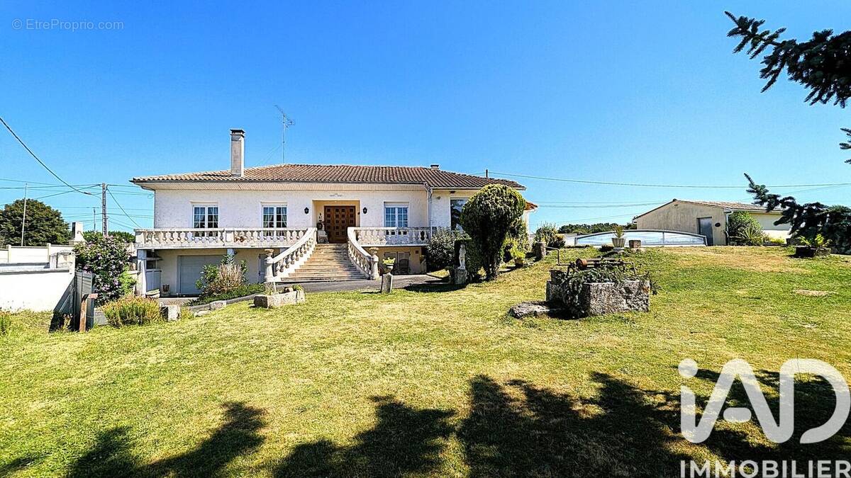 Photo 1 - Maison à MONTENDRE