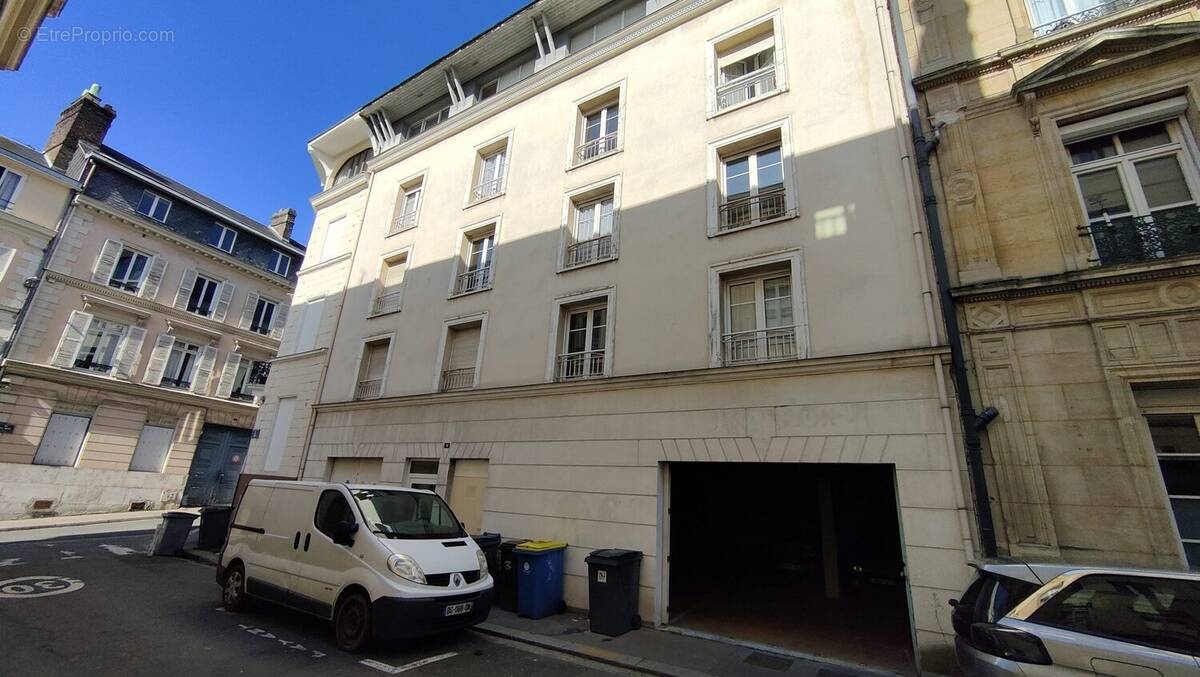 Façade Immeuble - Parking à ROUEN