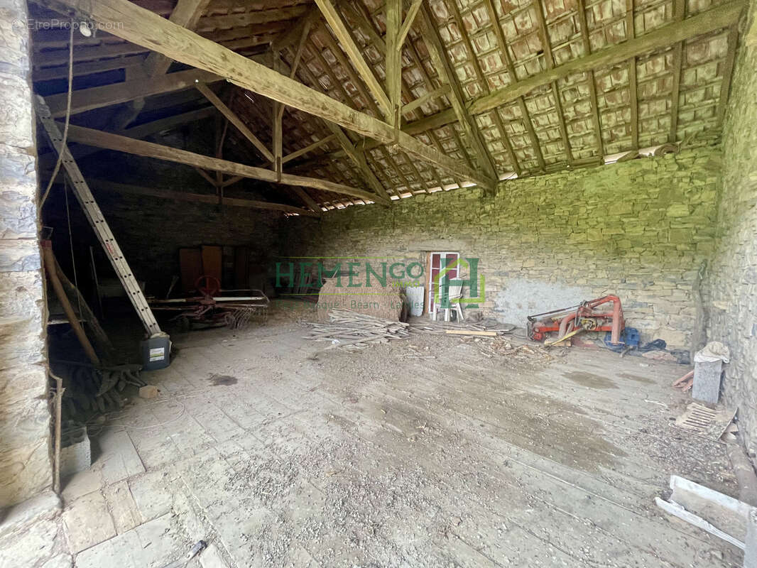 Authenticité, charme et potentiel sur un vaste domaine de plus de 6 hectares - photo 9