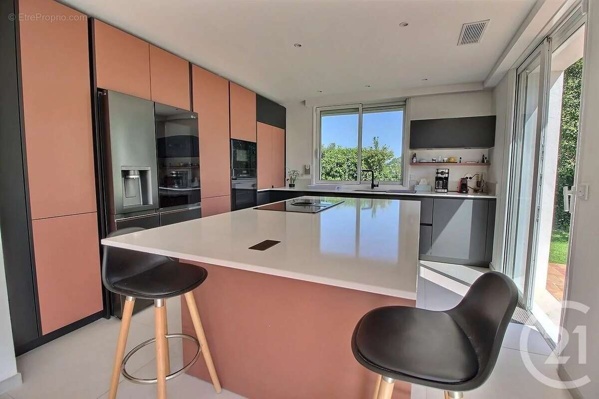 Maison à CHATEAUNEUF-GRASSE