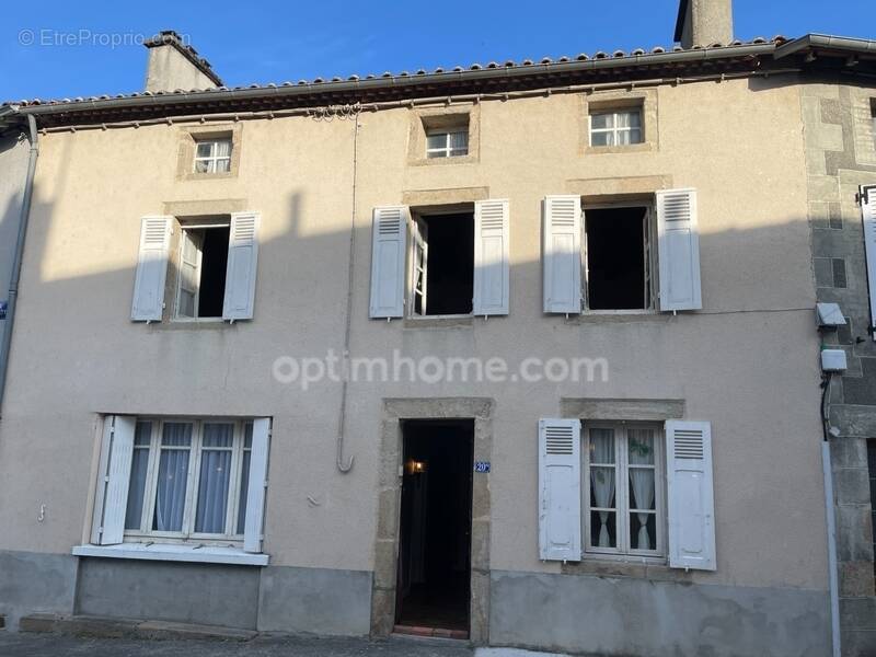Maison à CHATEAUPONSAC