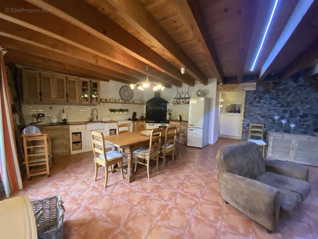 Dpt Pyrénées Orientales (66), à vendre JUJOLS maison en pierres rénovée 4 pièces 128 m² terrasse, cave - photo 2