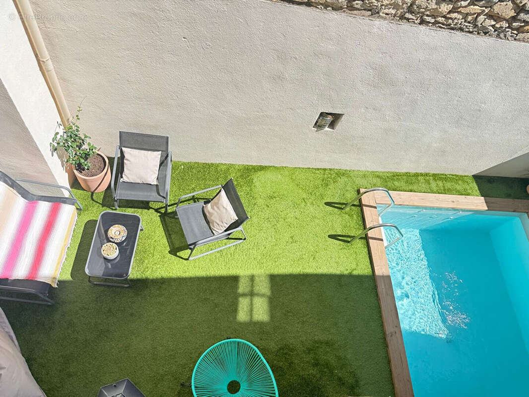 Uchaud -maison de ville- 4 chambres - piscine - garage - photo 2