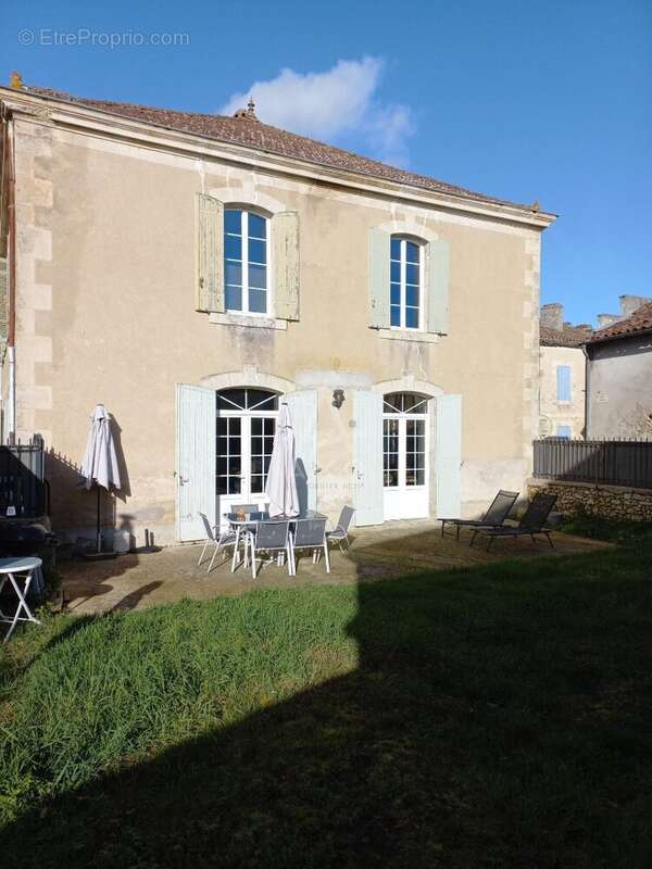 Maison à CASTELNAU-D'AUZAN