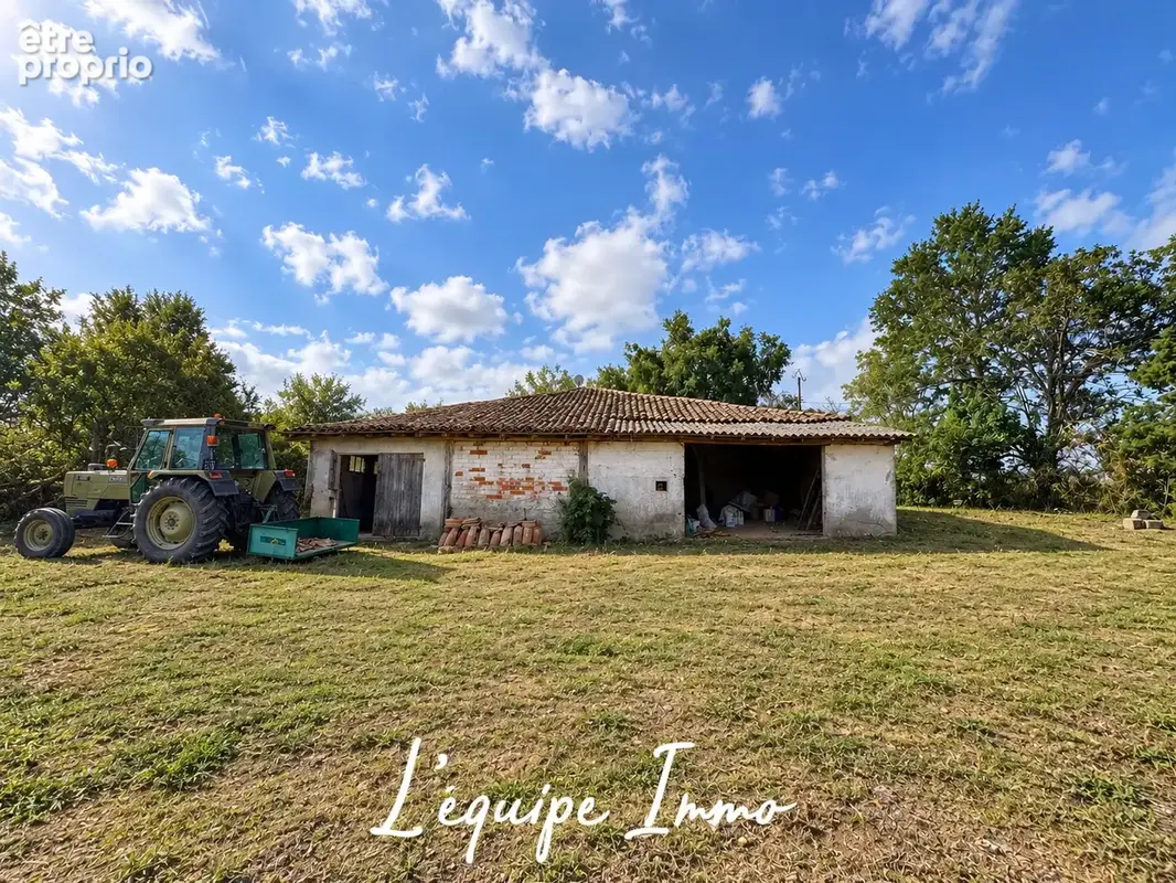 Ancienne ferme T4 avec dépendances sur 2453 m2 de terrain - photo 13