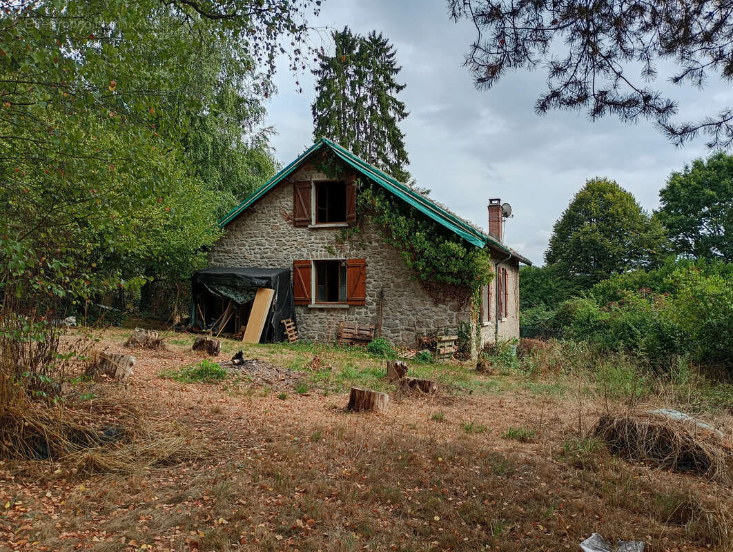 Maison à SAINT-HILAIRE-LE-CHATEAU