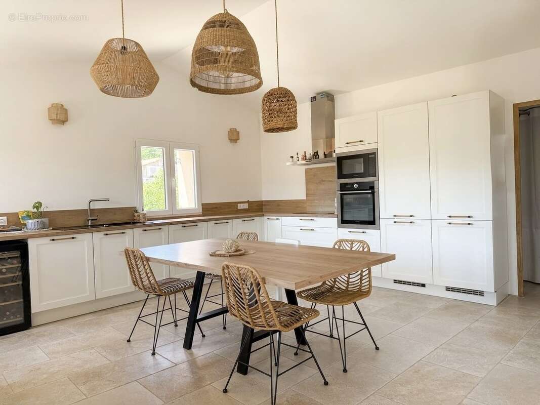 Maison 110 m² à Cabries  - photo 4