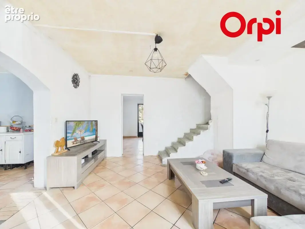 A Brionne, maison avec garage et cour - photo 4