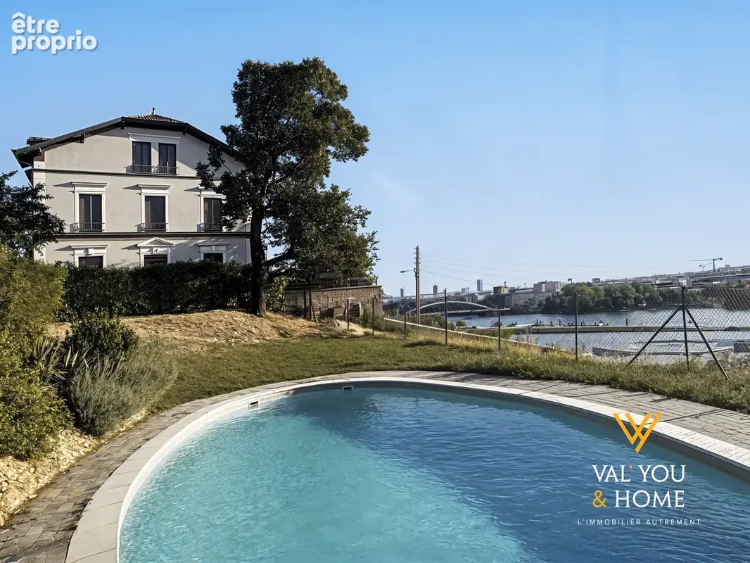 La Mulatière secteur COTEAU - FONTANIERES : charme, prestige et cadre unique avec piscine pour ce studio réhab - photo 8
