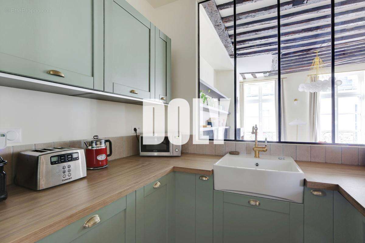 Appartement à PARIS-1E