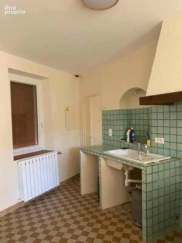 Belle maison Rénovée composée de deux logements , un type 4 et un type 2. Bâtie sur une parcelle de 800 m2 , cette charmante mai - photo 7