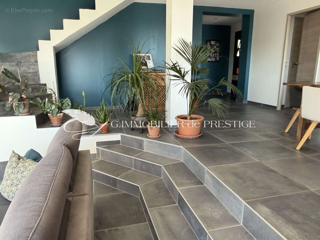 Maison à BEZAUDUN-SUR-BINE