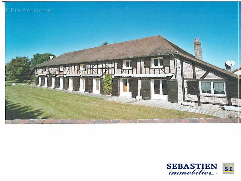 Vue façade principale accès au chb par porte-fenêtres - Maison à LES BORDES-AUMONT