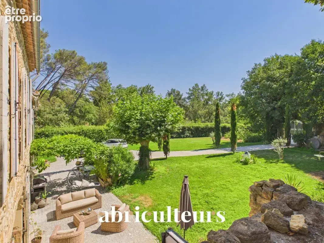 Mas provençal rénové de 249 m² avec dépendance en vente à Grans (13450) - photo 23