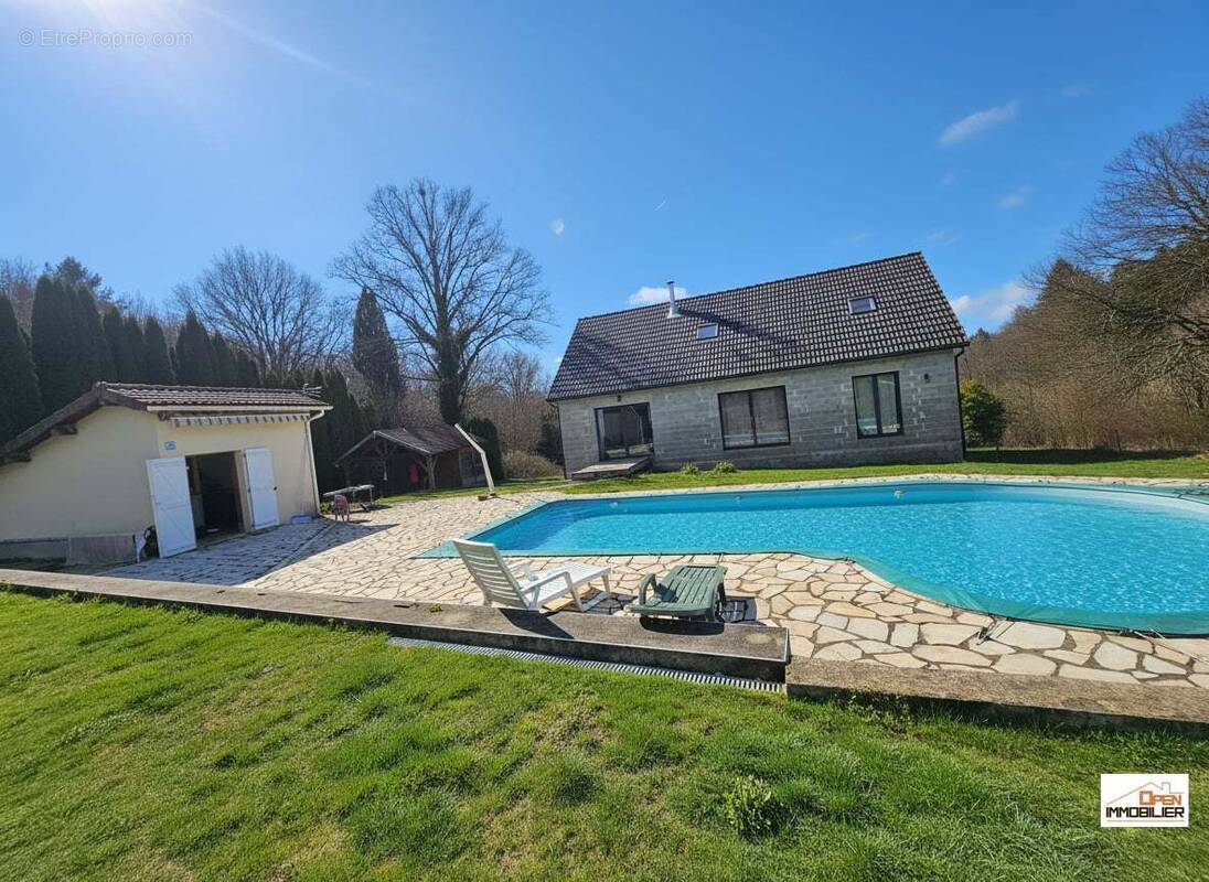 Maison à SAUVIAT-SUR-VIGE