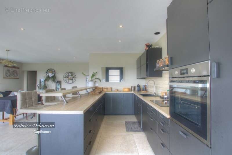 Maison à SAINT-SAUVEUR-DE-CRUZIERES