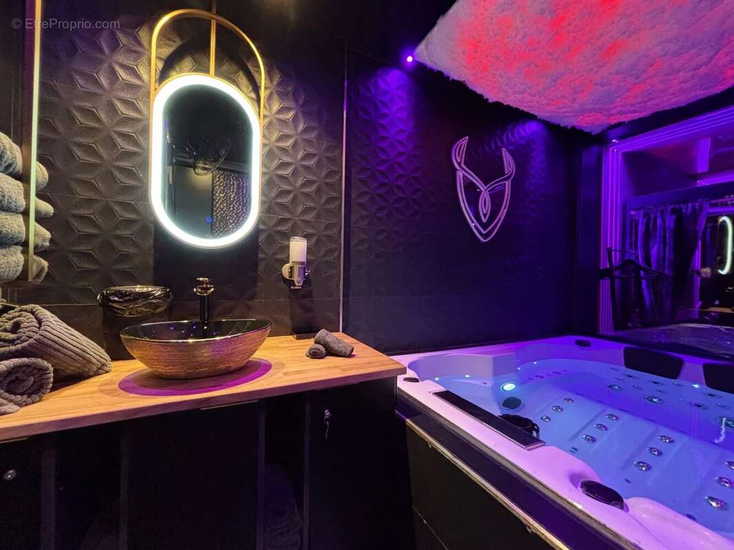 Le Cannet - Studio aménagé en loveroom - idéal investisseur - photo 12