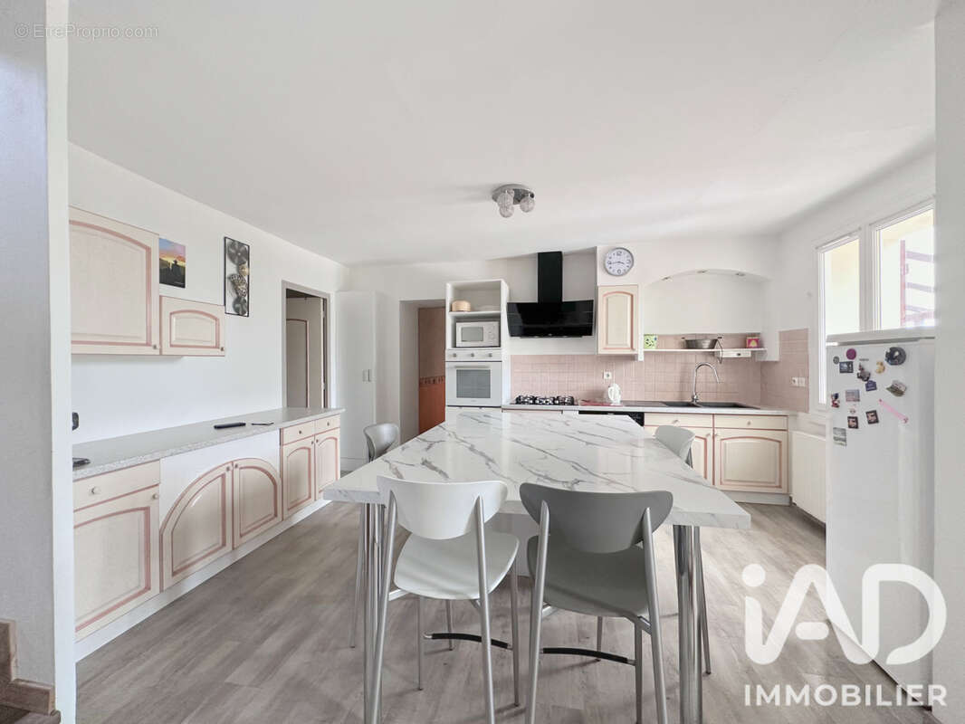 Maison 180 m² à Pujols-Sur-Ciron  - photo 4