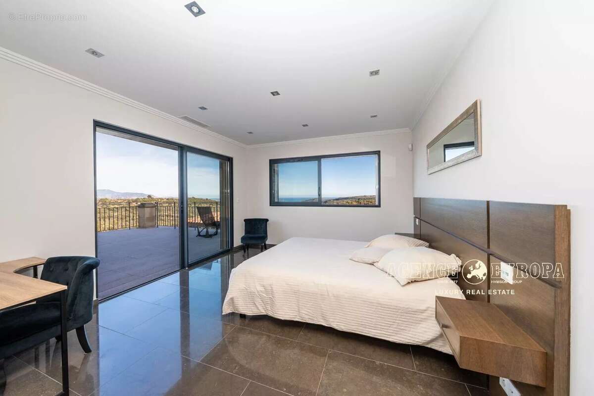 Maison à ROQUEFORT-LES-PINS