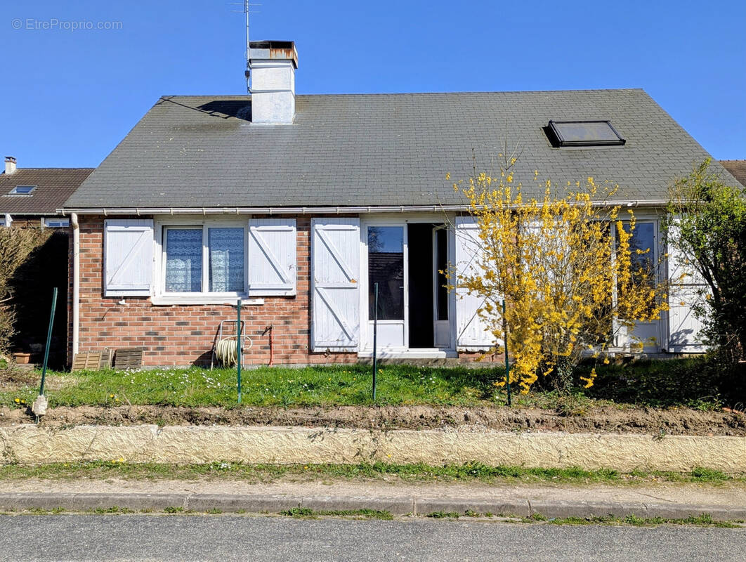 Maison à LA QUEUE-LES-YVELINES