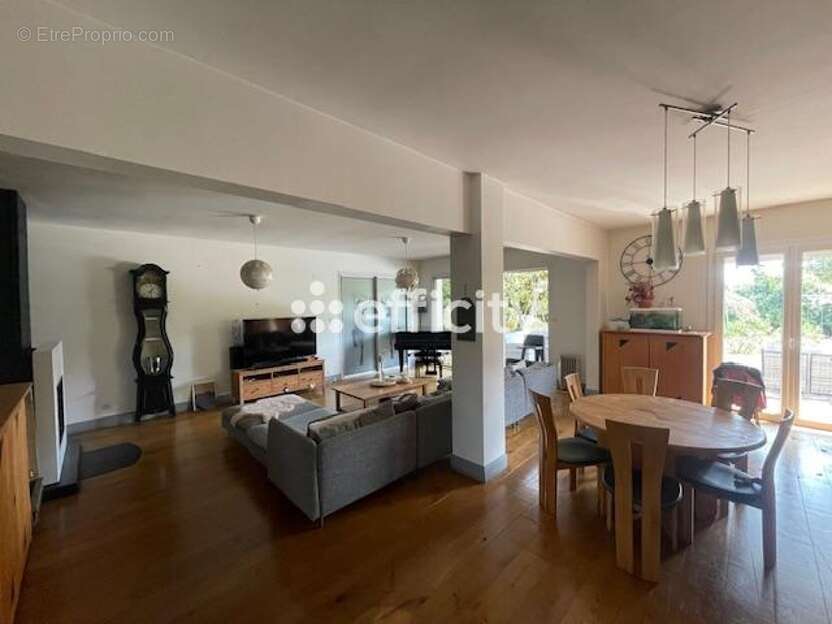 Maison 186 m² à Le Taillan-Medoc  - photo 5