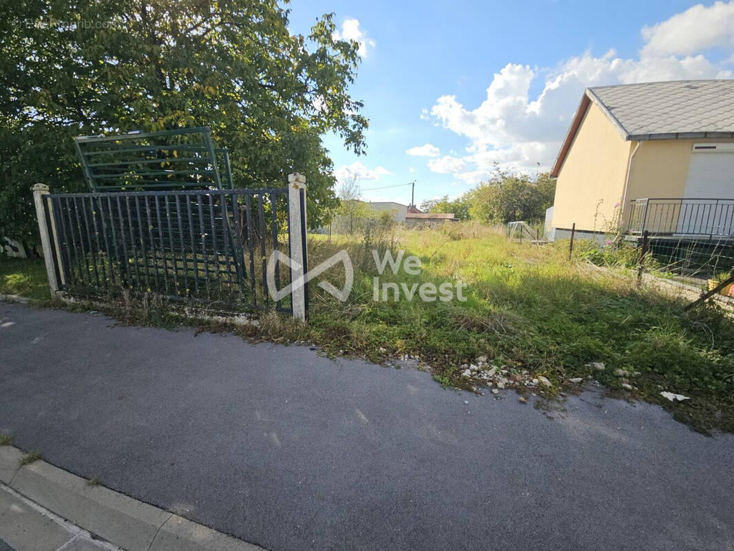 Terrain 643 m² à vendre à Vouziers (08400) - photo 2