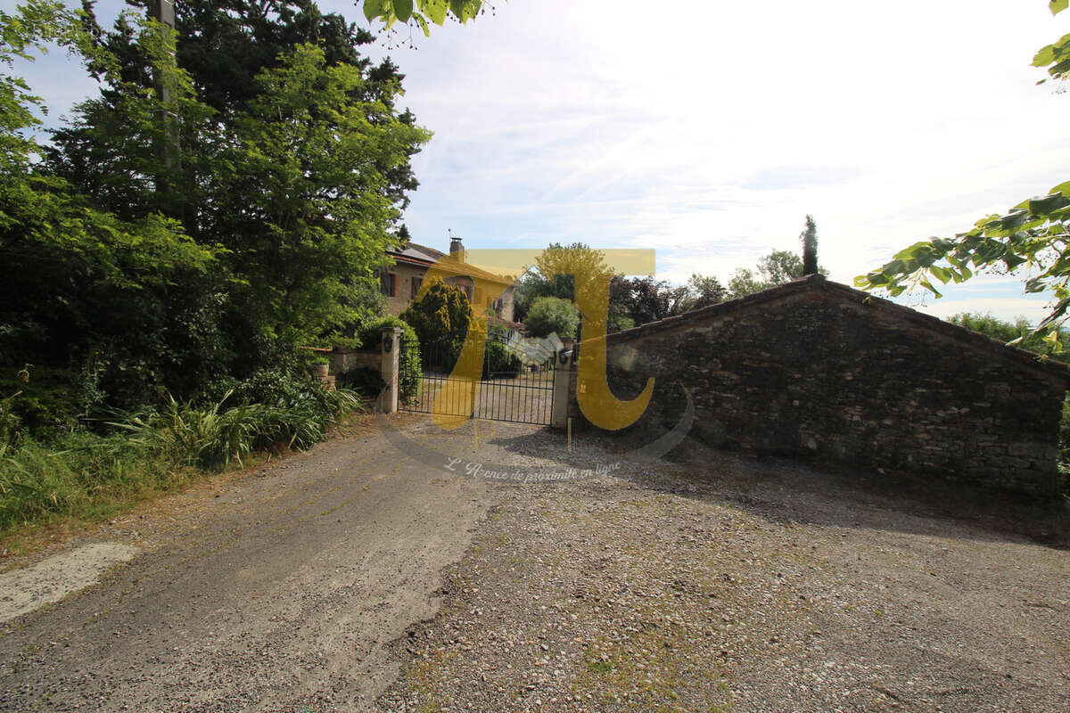 Grande maison en pierre avec piscine , intégrant un gîte 4 places - Par arboré de 2 hectares. - photo 17