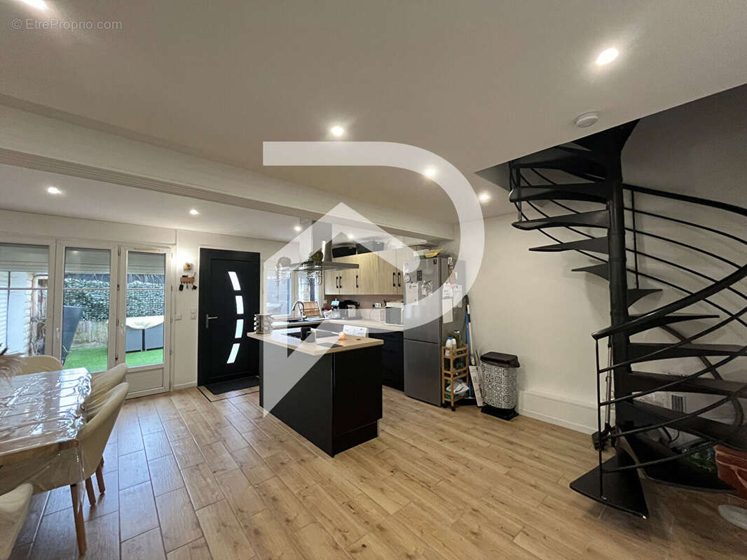 Maison à DAMMARTIN-EN-GOELE