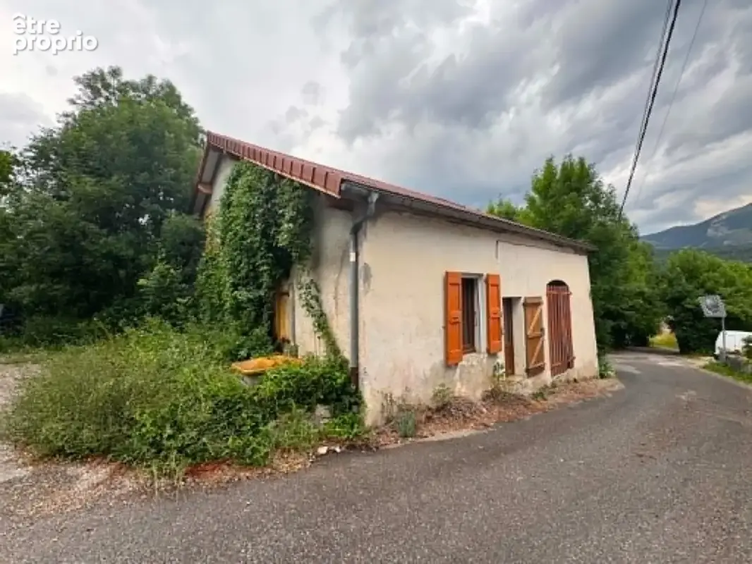 Maison avec jardin et dépendances dans un hameau - LA FAURIE 05 - photo 3