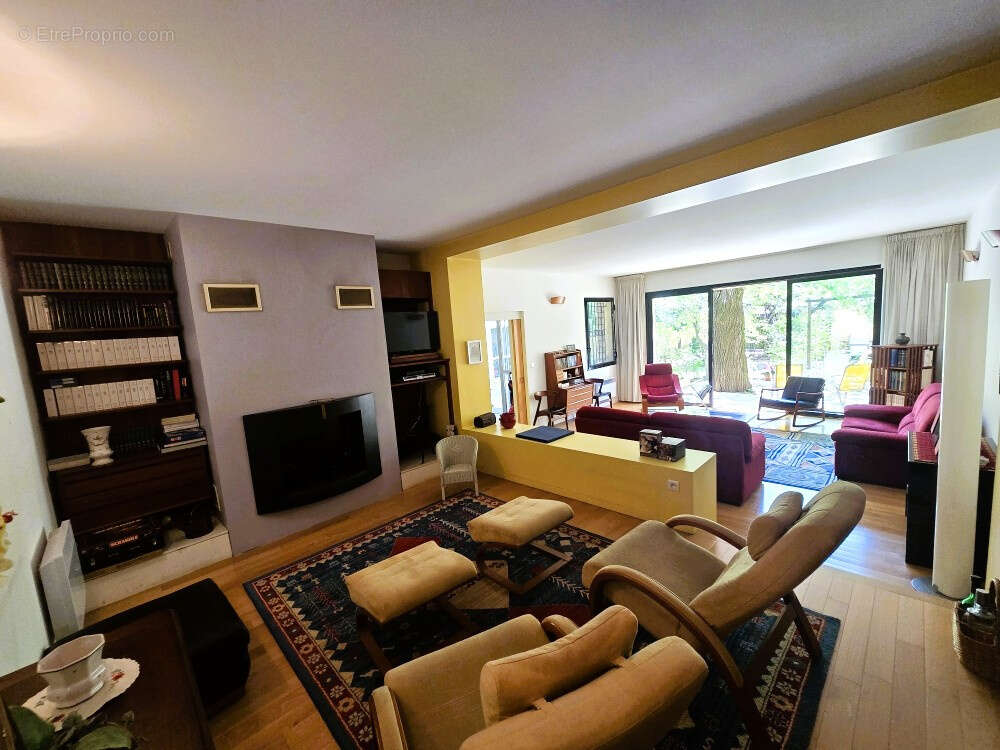 Préfecture !!! Maison 249m2 - Terrain 525m2.. - photo 2