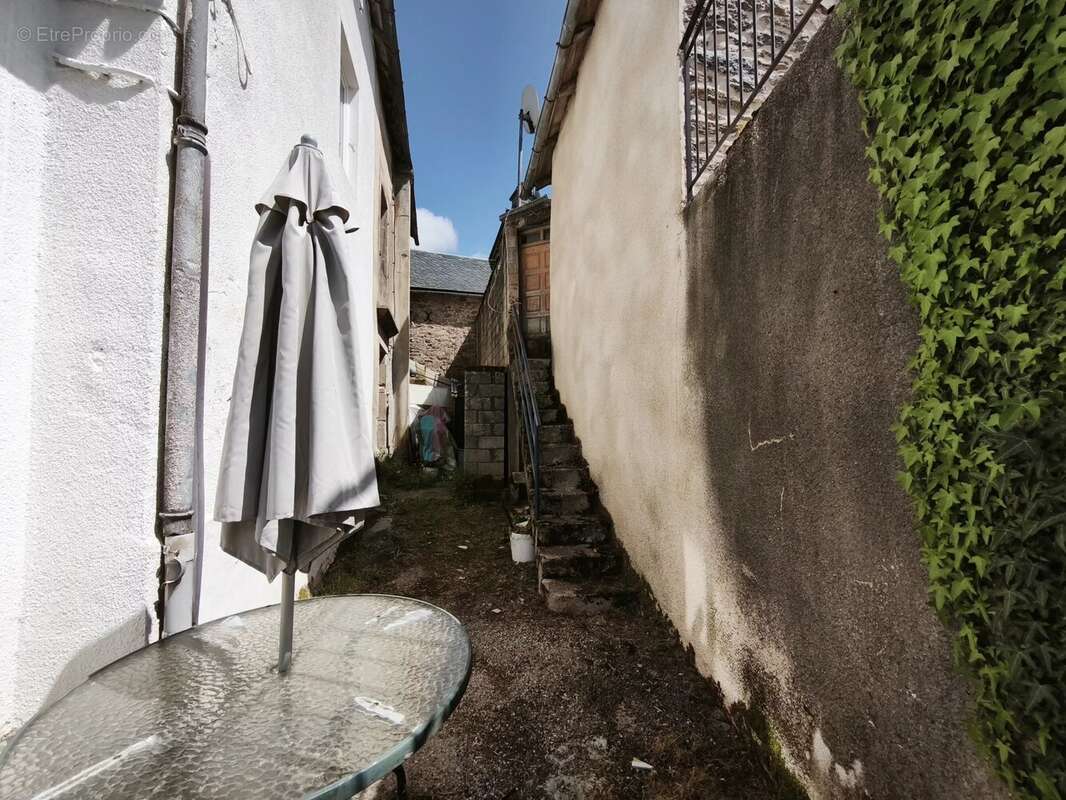 Maison à PRADES-SALARS