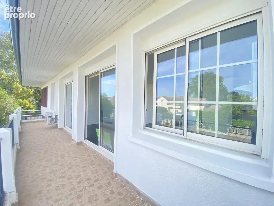 Appartement à MAGNY-LES-HAMEAUX
