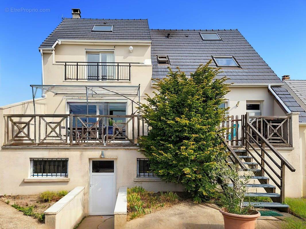 Maison à OLLAINVILLE