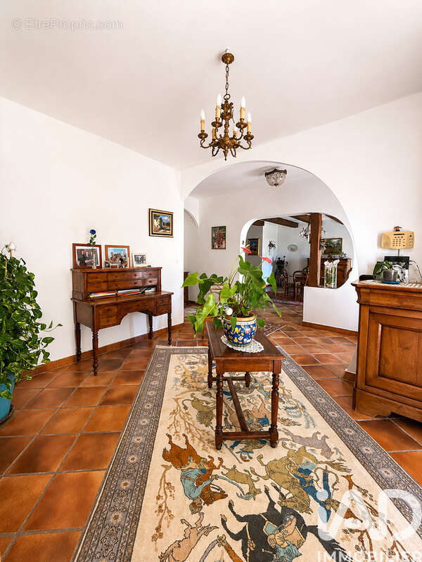 Maison 172 m² à Vitrolles  - photo 4