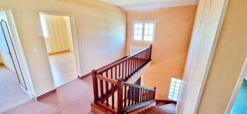 EXCLUSIVITÉ – Maison familiale de 195 m² – 7 chambres – Sous-sol complet – Double garage – Condé-sur-Vire - photo 15