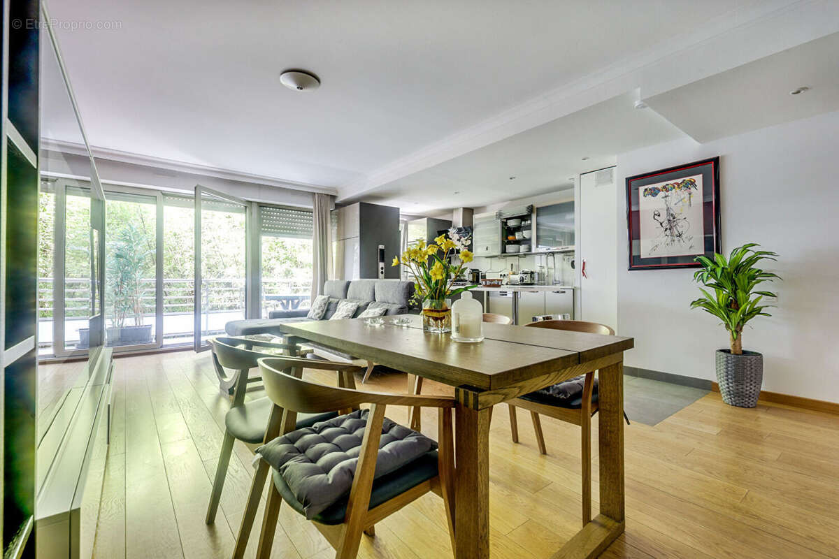 Appartement à PARIS-14E