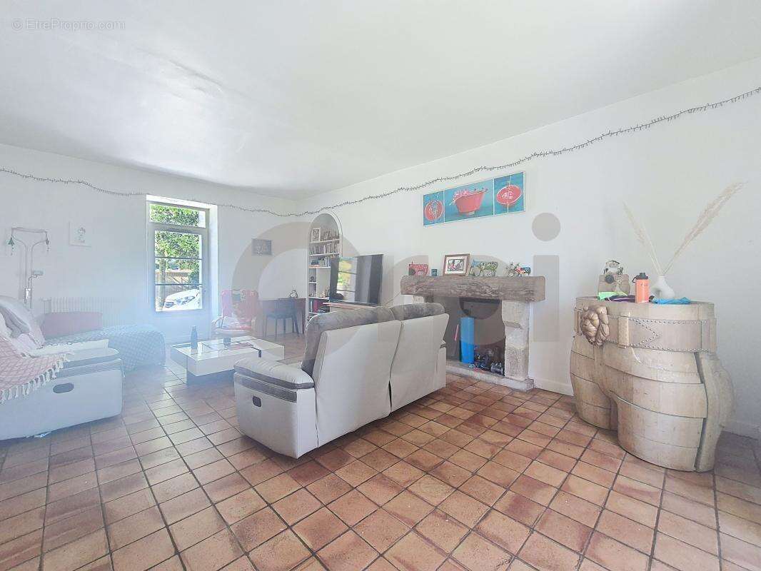 Maison à TERRASSON-LAVILLEDIEU