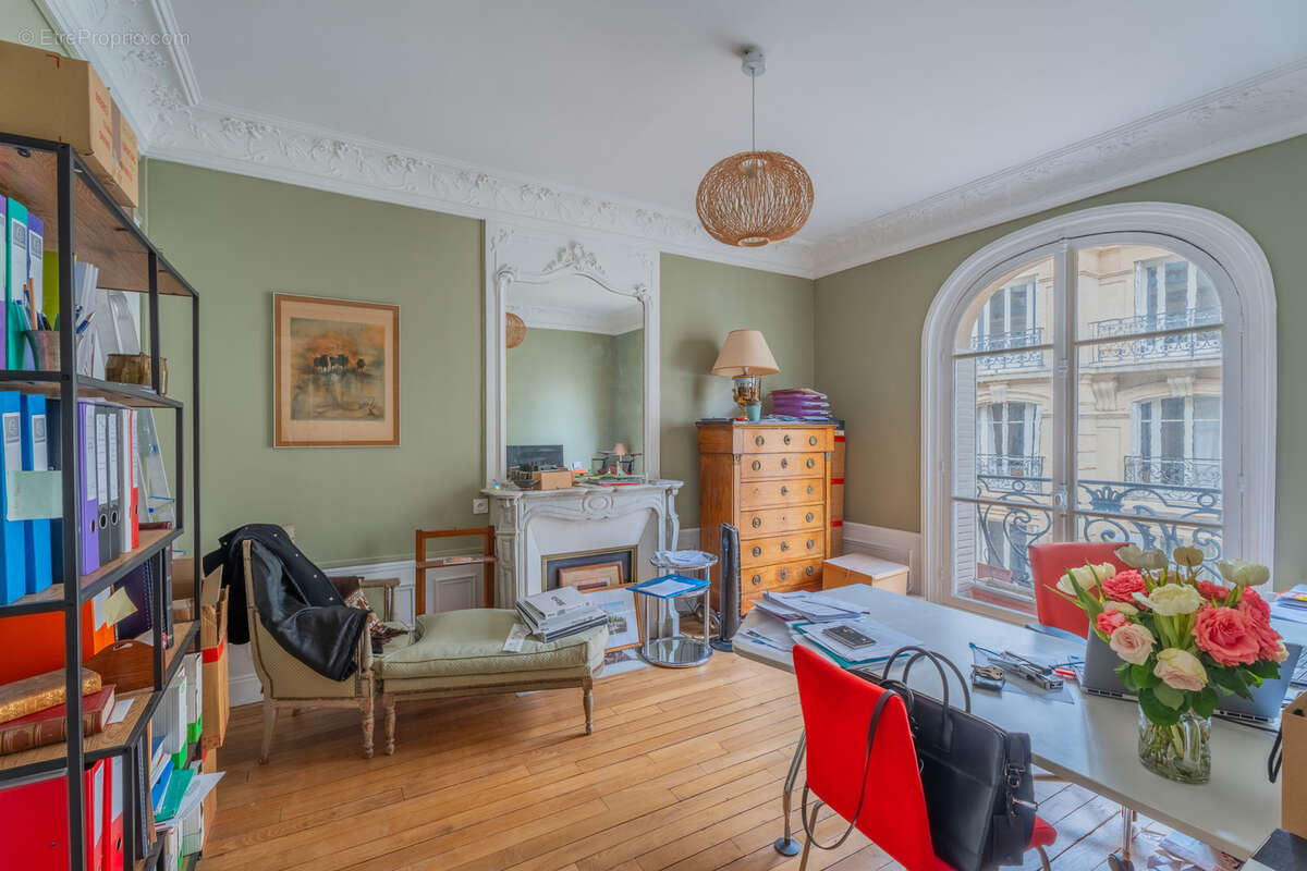 Appartement à PARIS-16E