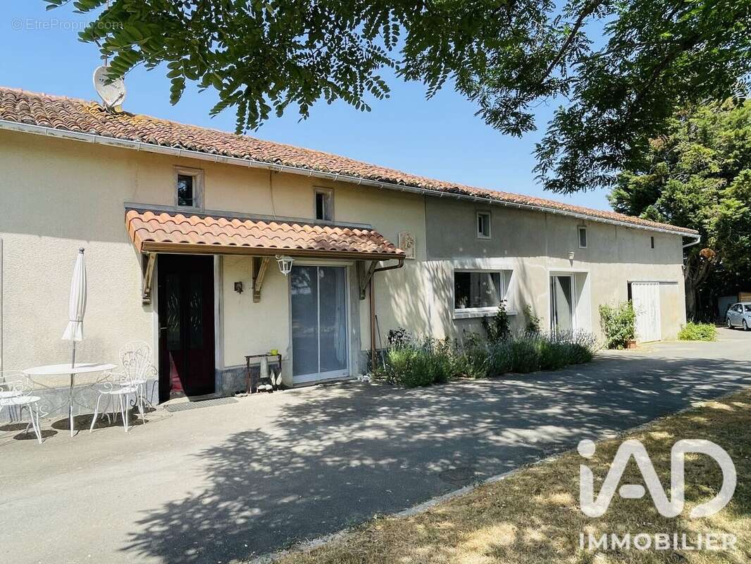 Maison 140 m² à Clere-Sur-Layon  - photo 4