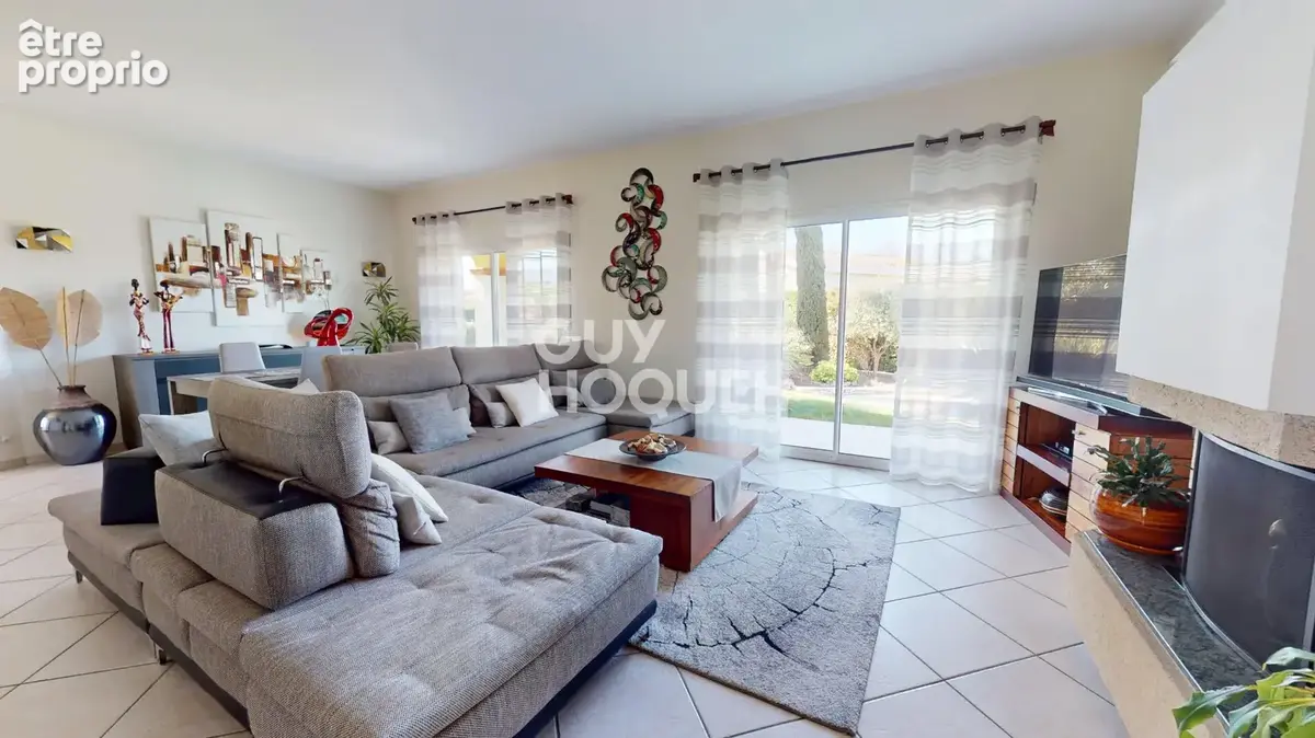 Villa T5 avec piscine sur une parcelle d'environ 1 200 m2 - photo 5