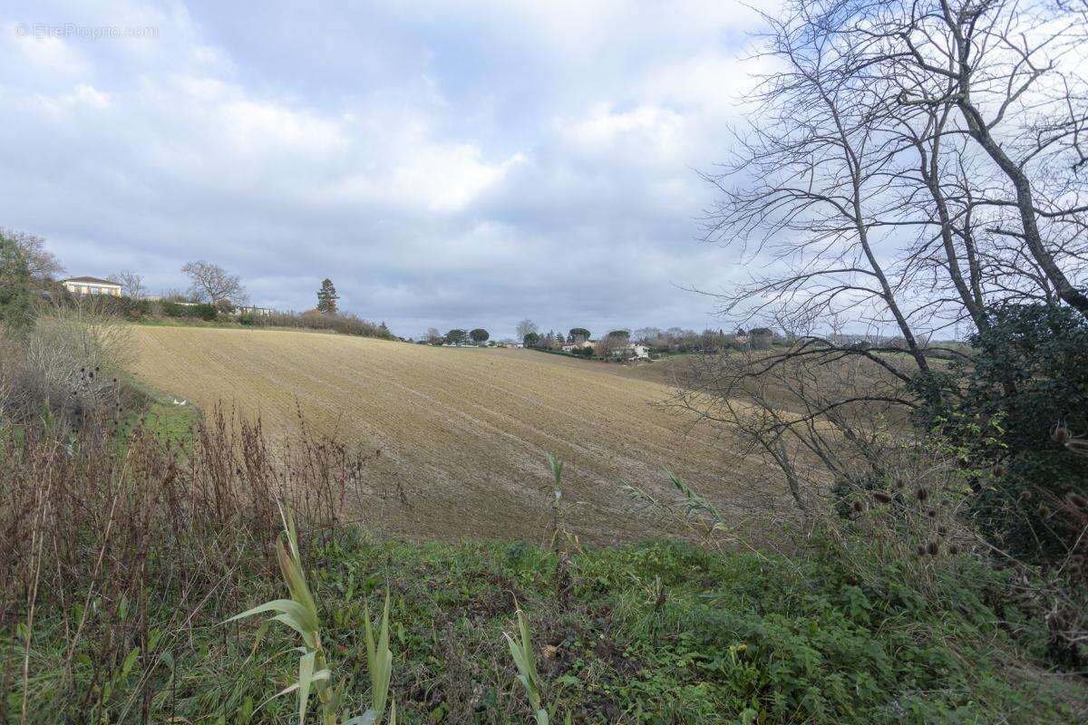 Terrain à LANTA