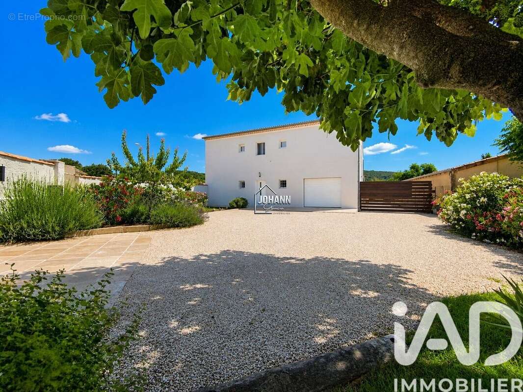 Maison 176 m² à Valreas  - photo 2