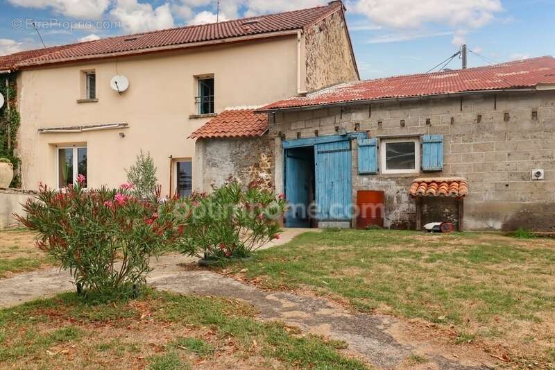 Maison à MAGNAC-LAVAL