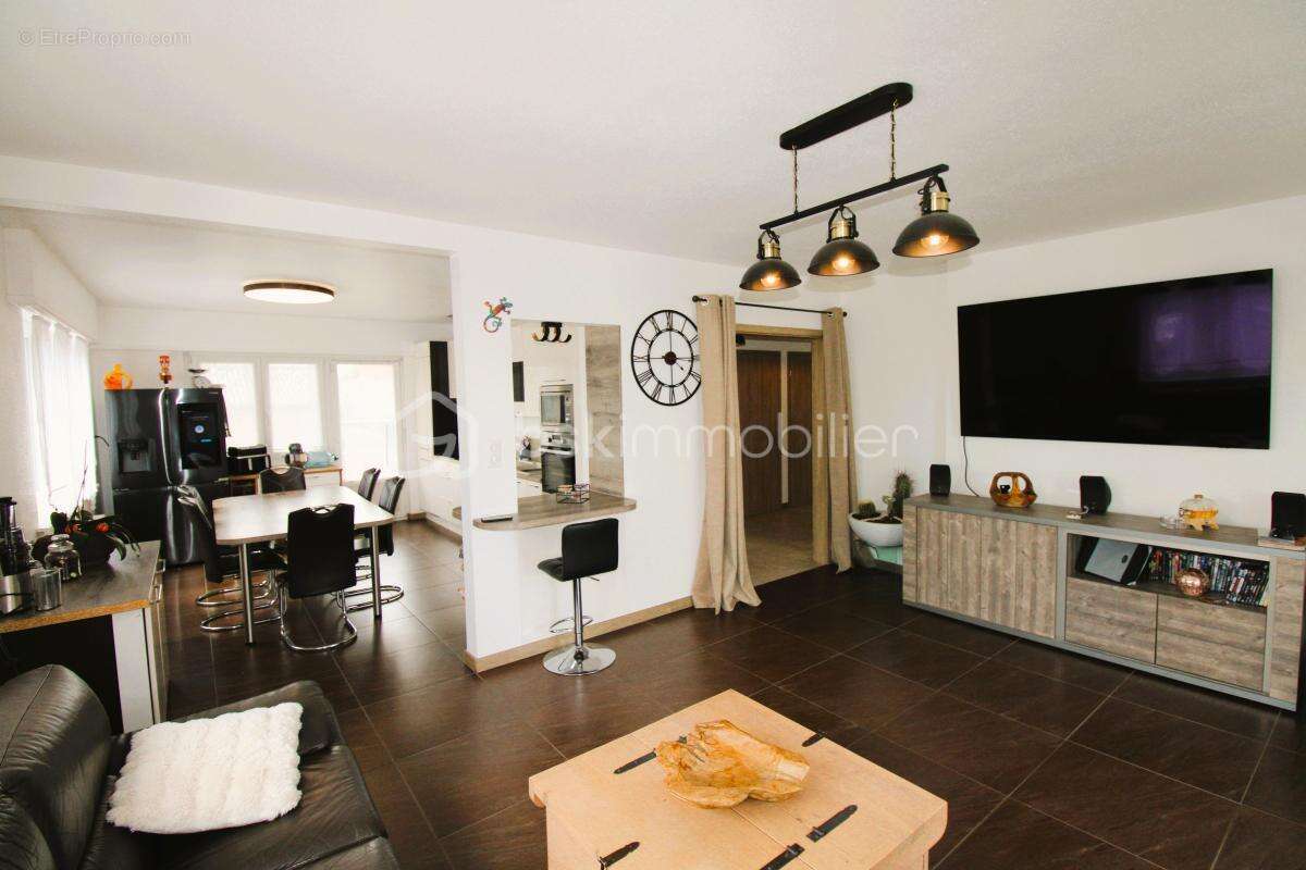 VILLAGE-NEUF – MAISON INDIVIDUELLE 213 m² – 213 m² habitables • Piscine • Photovoltaïque • Pompe à chaleur • À 2 min de la Suiss - photo 4