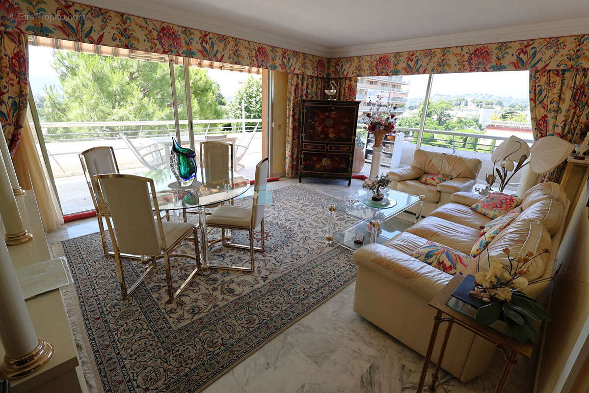 Appartement à LE CANNET