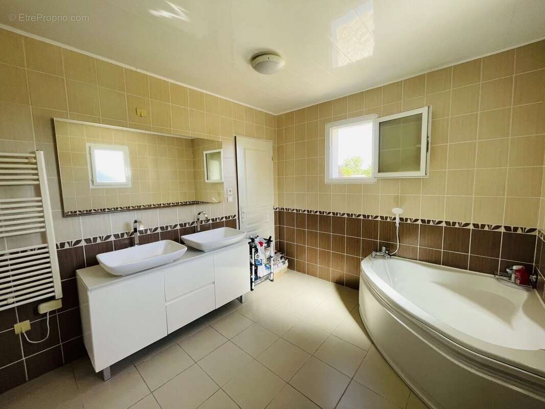 Maison à BARBEZIEUX-SAINT-HILAIRE