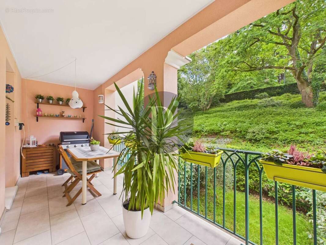 Appartement à LE PLESSIS-ROBINSON
