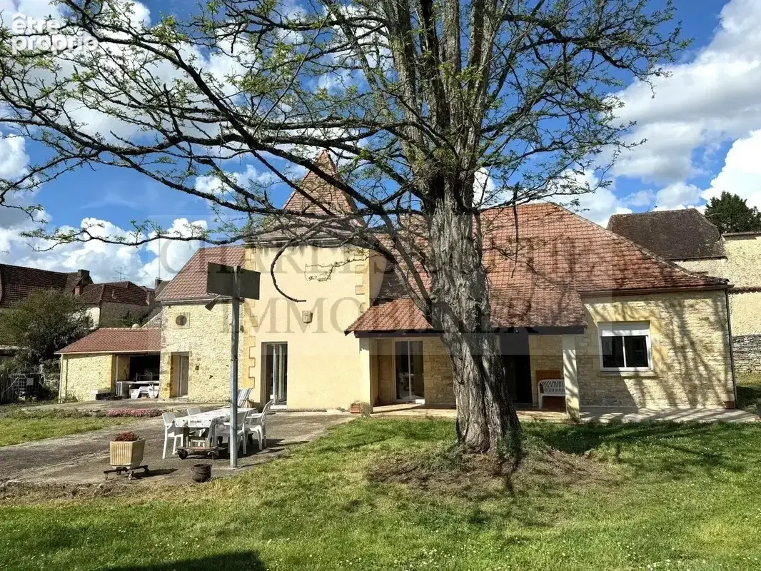 Belle maison de caractère en pierre dans un village de Bouriane - photo 2